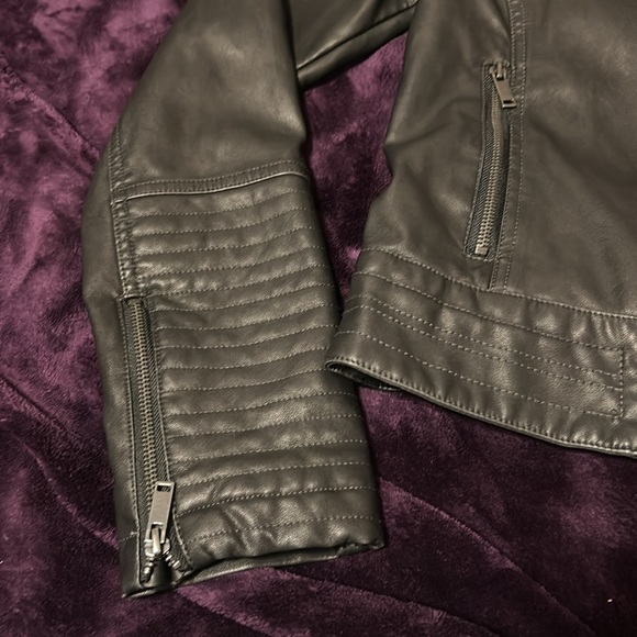 Universal Thread Faux Leather Jacket - Picture 4 of 7